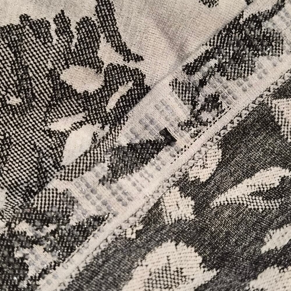 Athleta Gray Black Floral Jacquard Seamless Racerback Tank Top Small 631841-00 - Picture 8 of 8